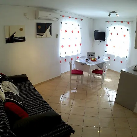 Delfin Apartment Bol